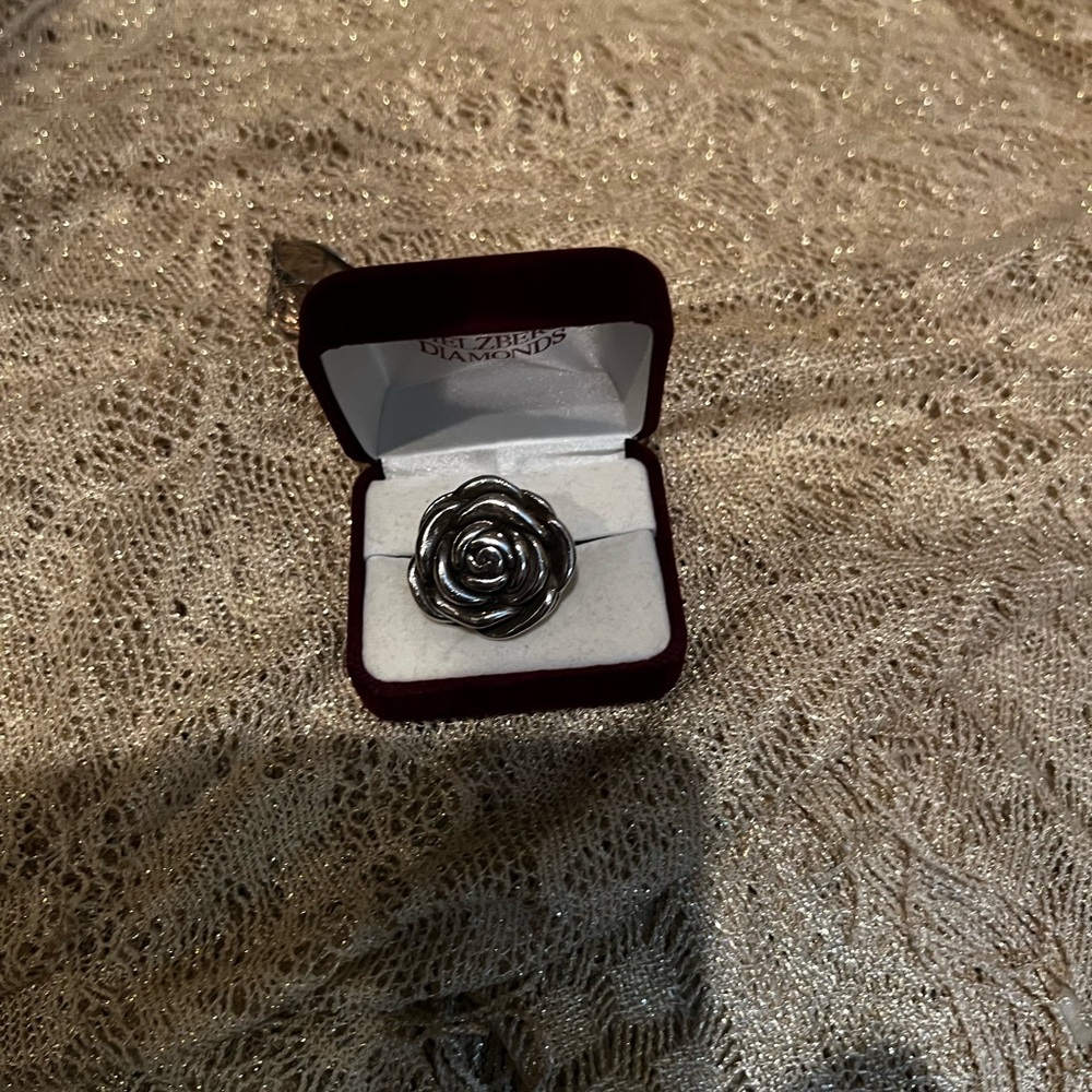 Elegant SS  Large Silver Flower Ring size 10